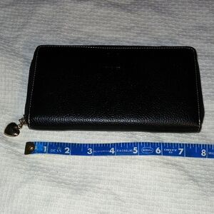 Firenze Black Leather Zippered Wallet